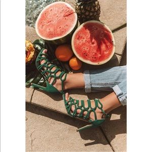 Impressions NWT NIB green caged heels